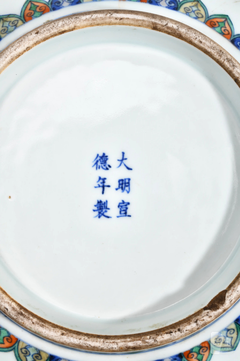 清乾隆 斗彩缠枝花卉大碗 - 图2